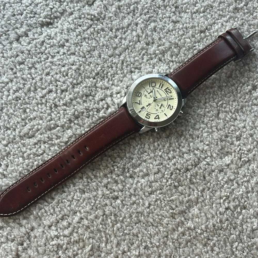 Men’s Michael Kors Watch with leather band - Picture 2 of 5